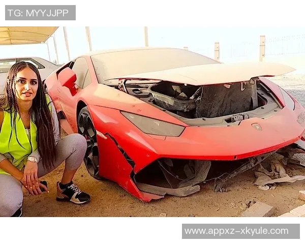 荷兰前国脚经历惊险四车连环撞击兰博基尼惨遭报废